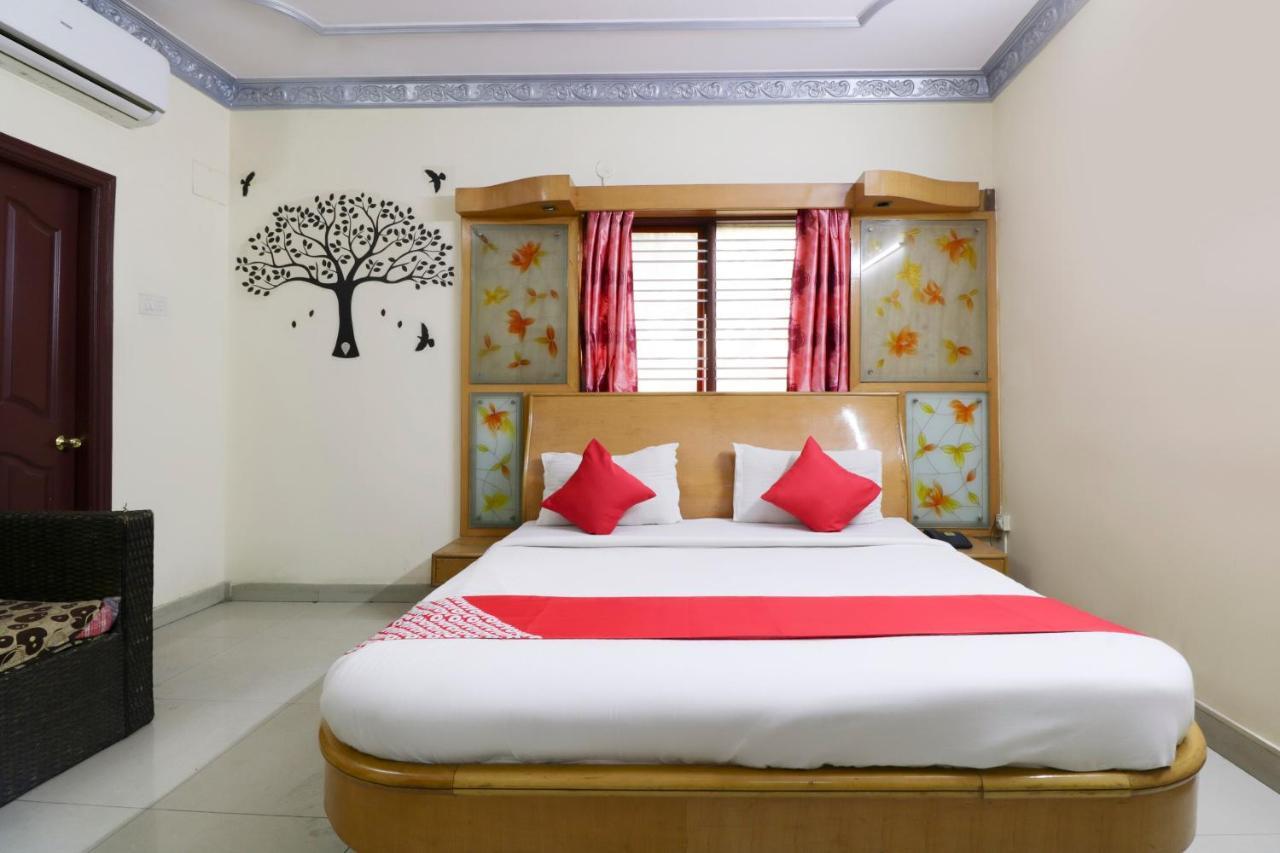 Oyo 71675 New Aishwarya Comforts Hotel Bangalore Esterno foto