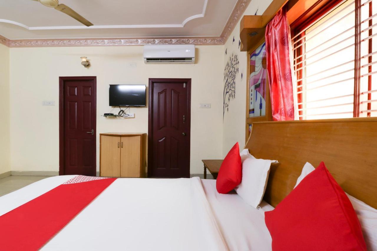 Oyo 71675 New Aishwarya Comforts Hotel Bangalore Esterno foto