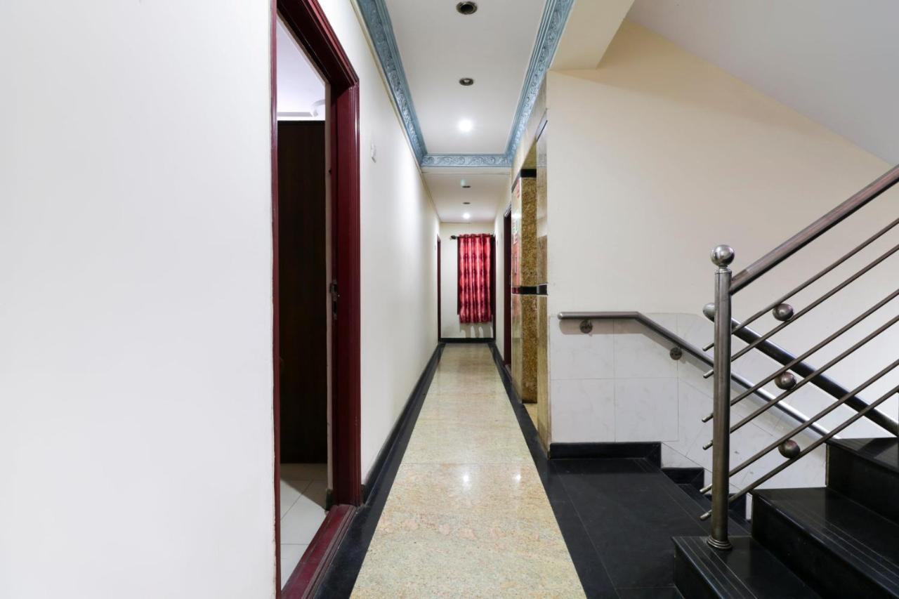 Oyo 71675 New Aishwarya Comforts Hotel Bangalore Esterno foto