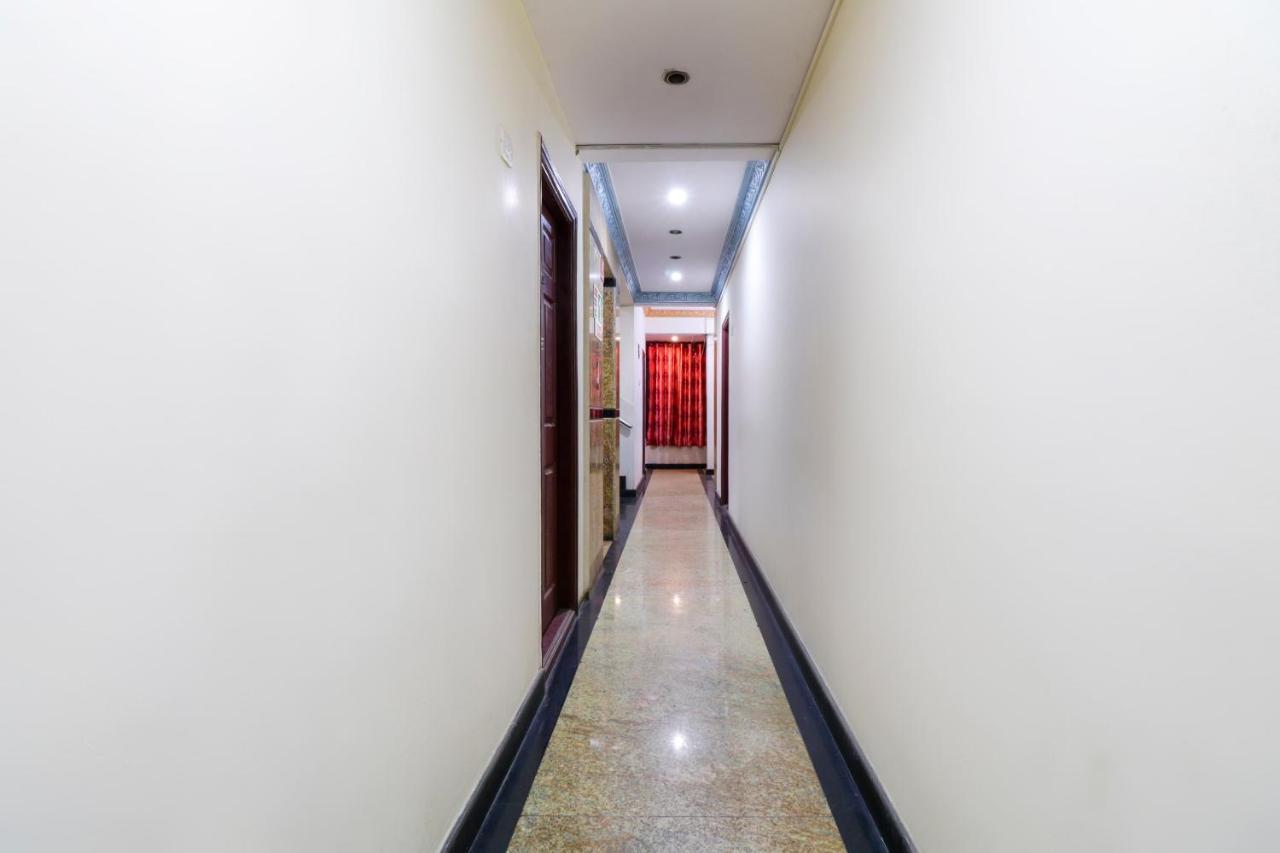Oyo 71675 New Aishwarya Comforts Hotel Bangalore Esterno foto